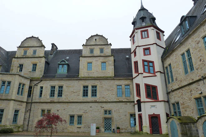 Das ehemalige Fürstliche Schloss Stadthagen dient heute als Finanzamt.
